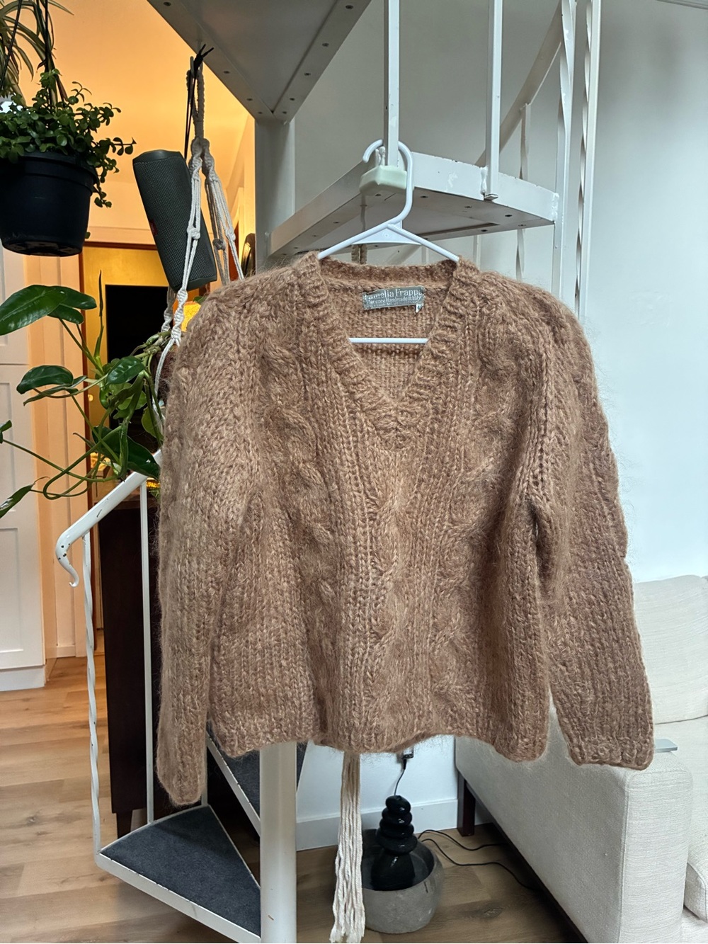 True vintage famelia frappe cableknit camel wool sweater